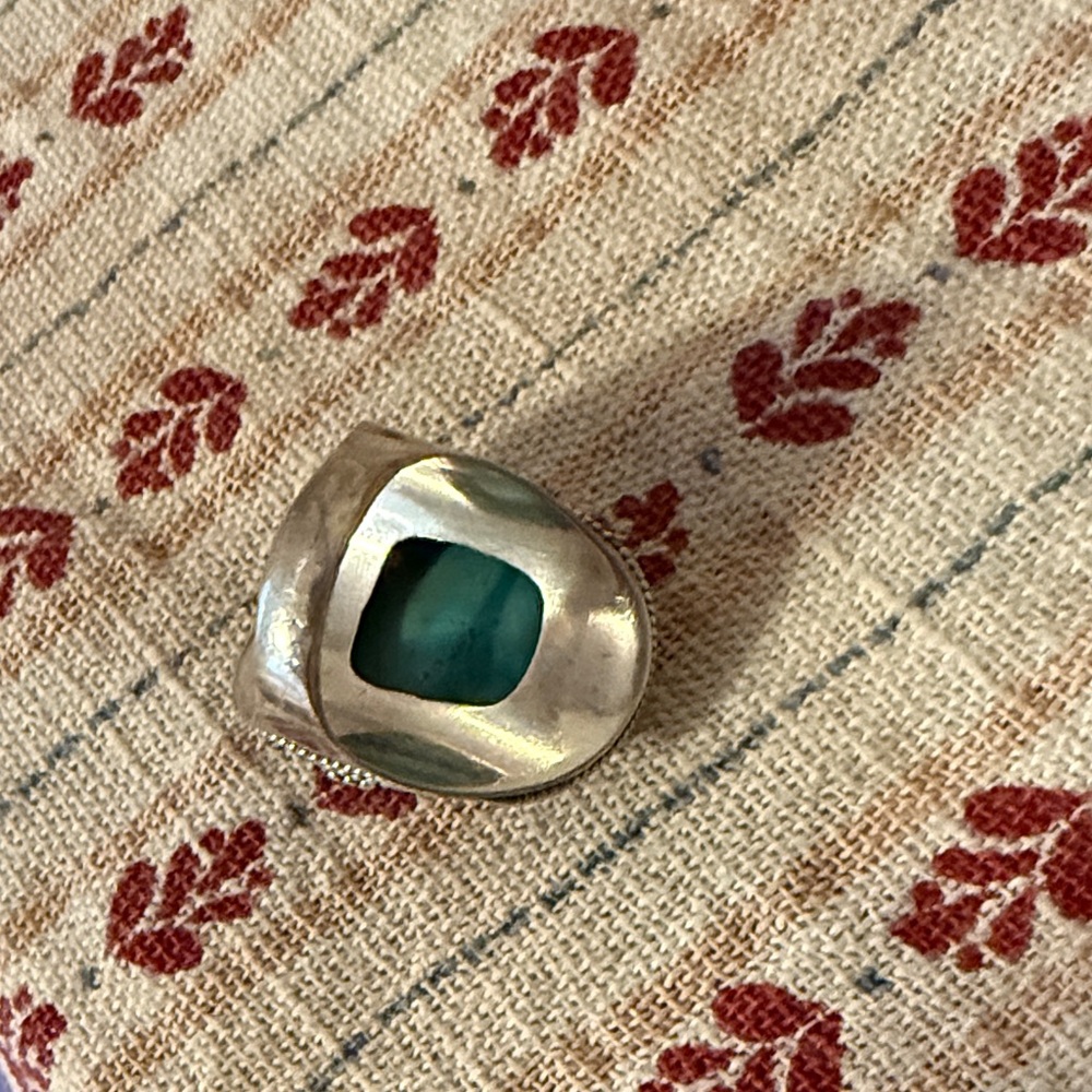 Large Turquoise Stone Ring Set in Detailed Sterling Silver Band - Picture 6 of 8
